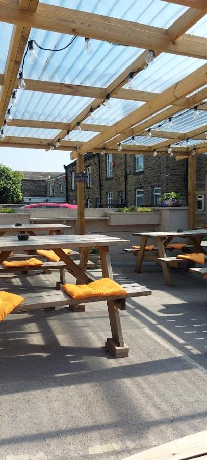 Croppers Arms Hotel Huddersfield Eksteriør billede
